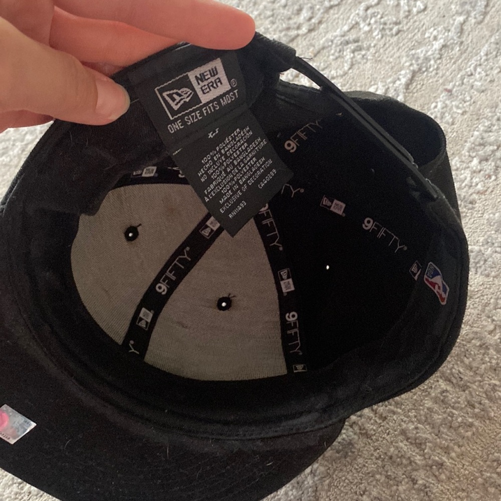 Toronto Raptors hat - Picture 2 of 3